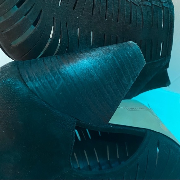 Vince Camuto Eldora Black sueded leather wedge Shoes sz 9M - Picture 12 of 14